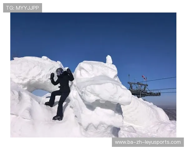 新款滑雪服设计亮点,适应极寒环境保证运动员温暖与灵活,滑雪服装 新款滑雪服设计亮点,适应极寒环境保证运动员温暖与灵活,滑雪服装